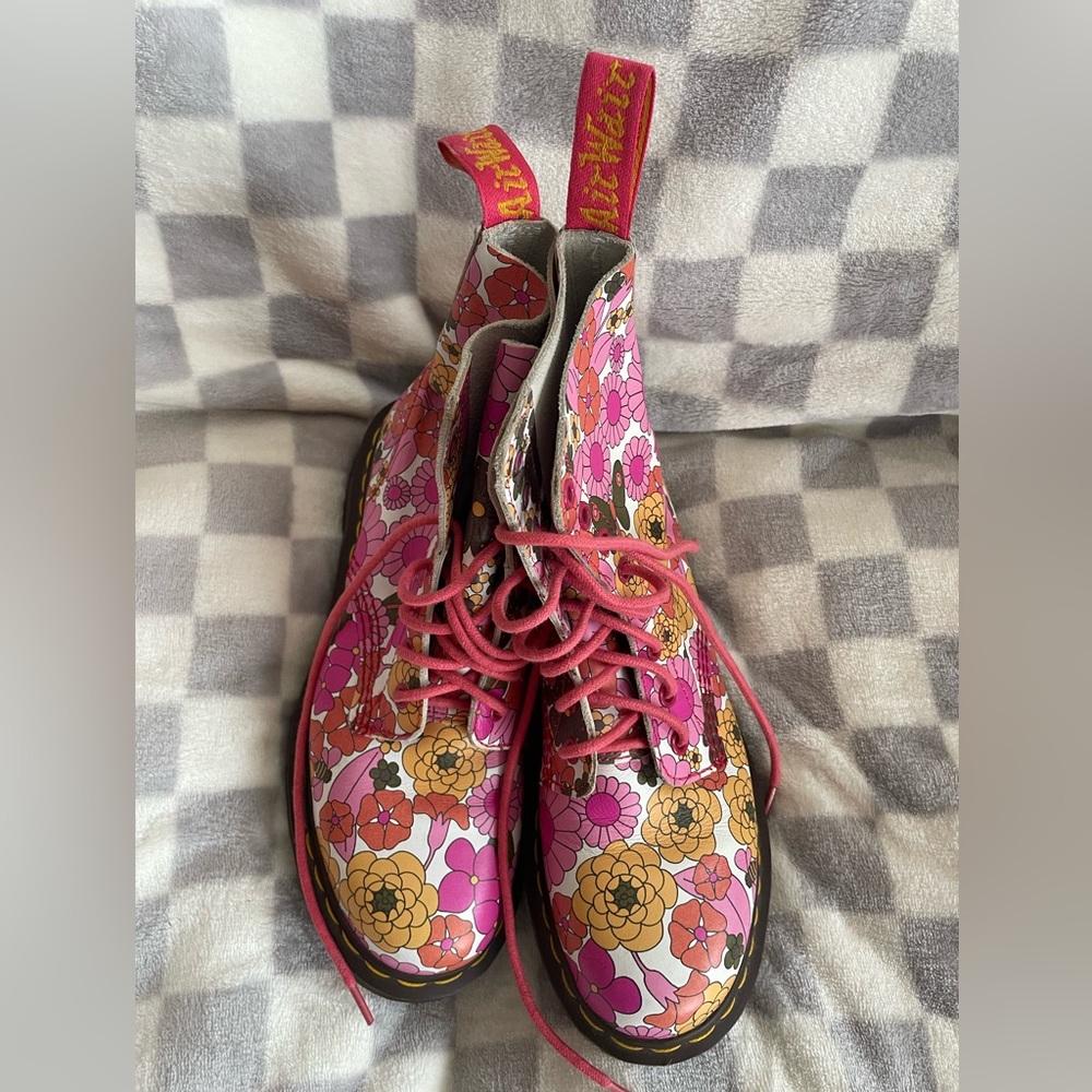 Rare Dr. Martens 1460 Pascal Pink Rose VintageDaisy RETRO Floral Boots Doc's - Picture 8 of 9